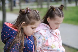 Cum apar traumele în copilărie
